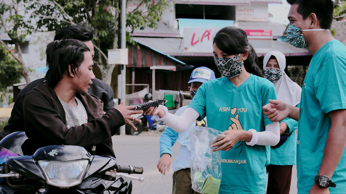 Distribution reusable masks